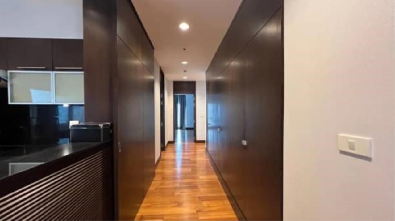 4 Bedrooms 3 Bathrooms Size 275sqm. Royal Residence Park for Rent