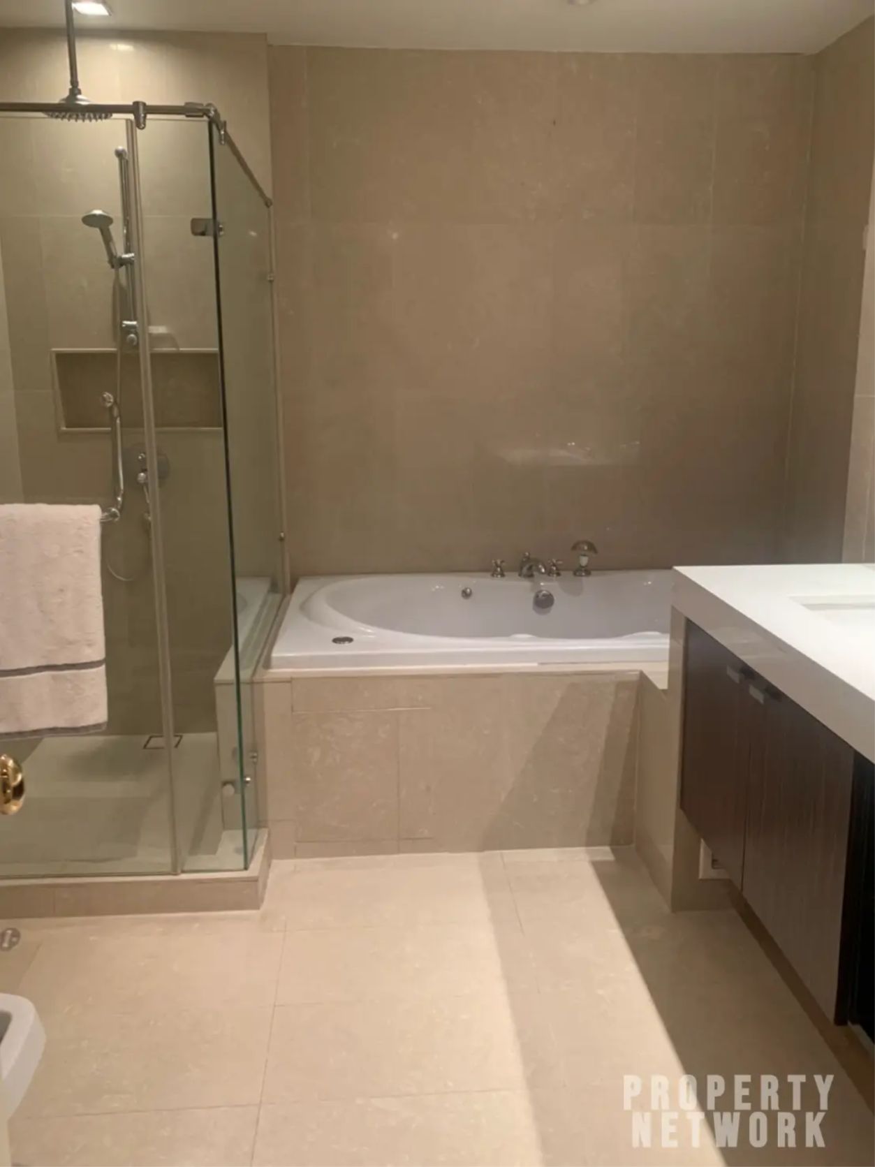 3 Bedrooms 3 Bathrooms Size 215sqm. Athenee Residence for Rent