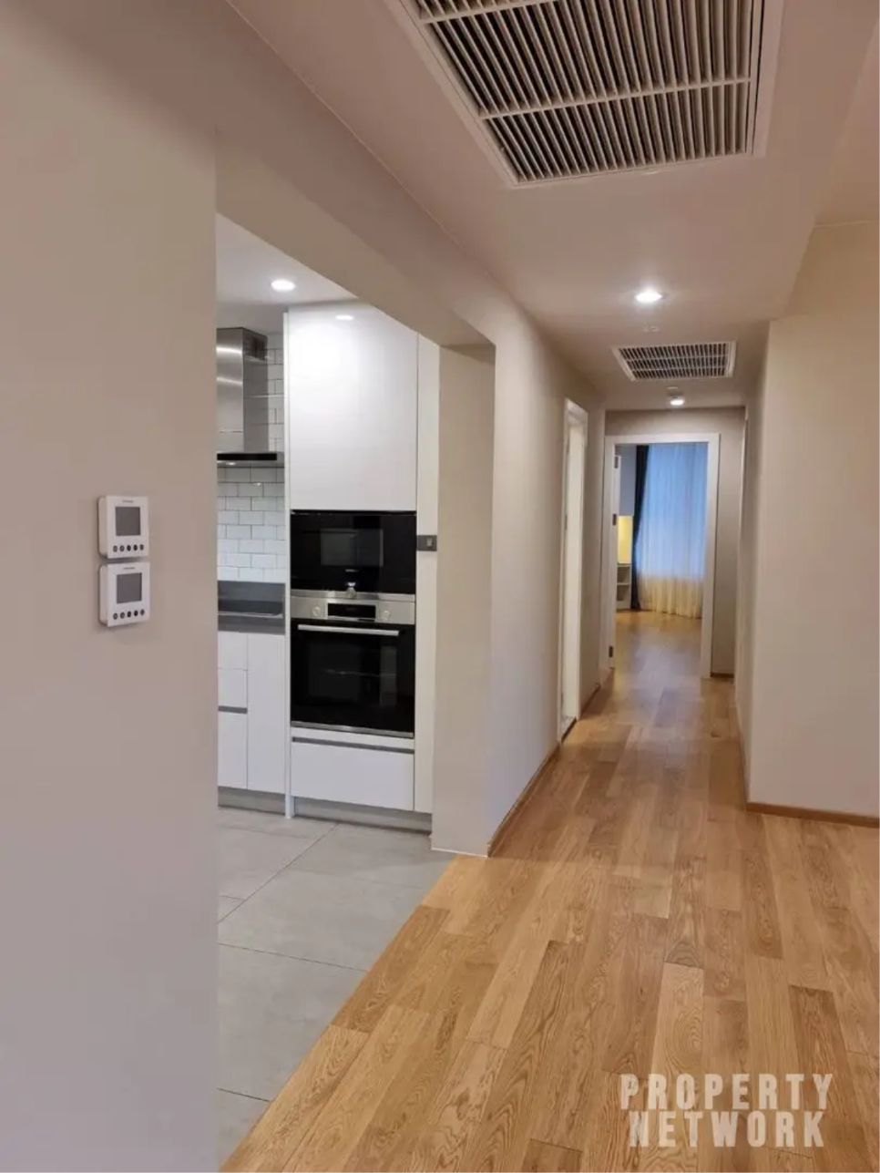 3 Bedrooms 3 Bathrooms Size 178sqm. All Season Mansion for Rent