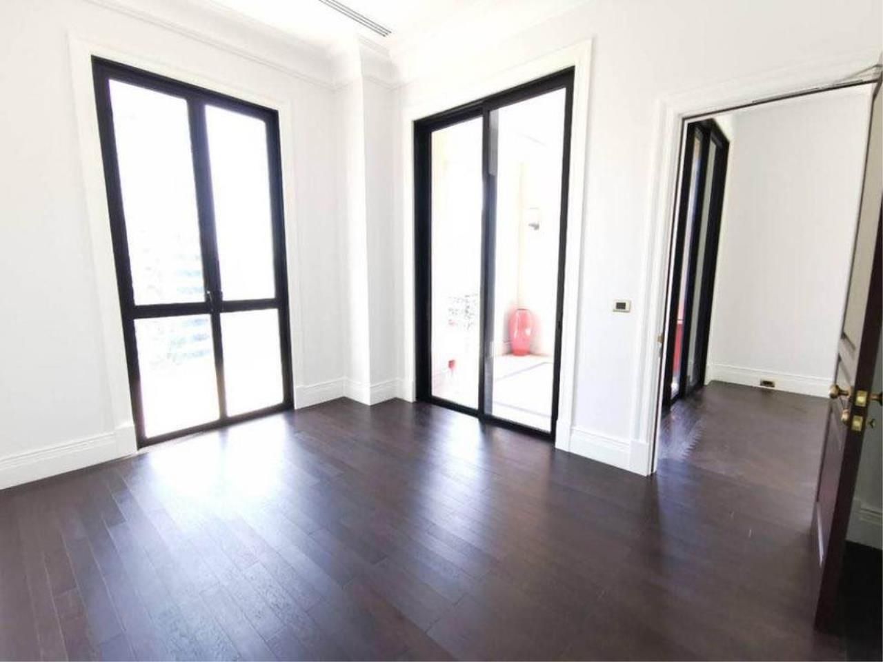 2 Bedrooms 3 Bathrooms Size 121.04sqm. 98 Wireless for Sale