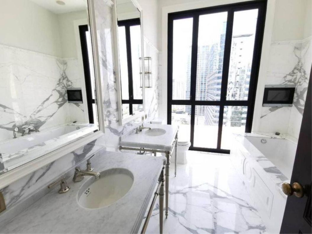 2 Bedrooms 3 Bathrooms Size 121.04sqm. 98 Wireless for Sale