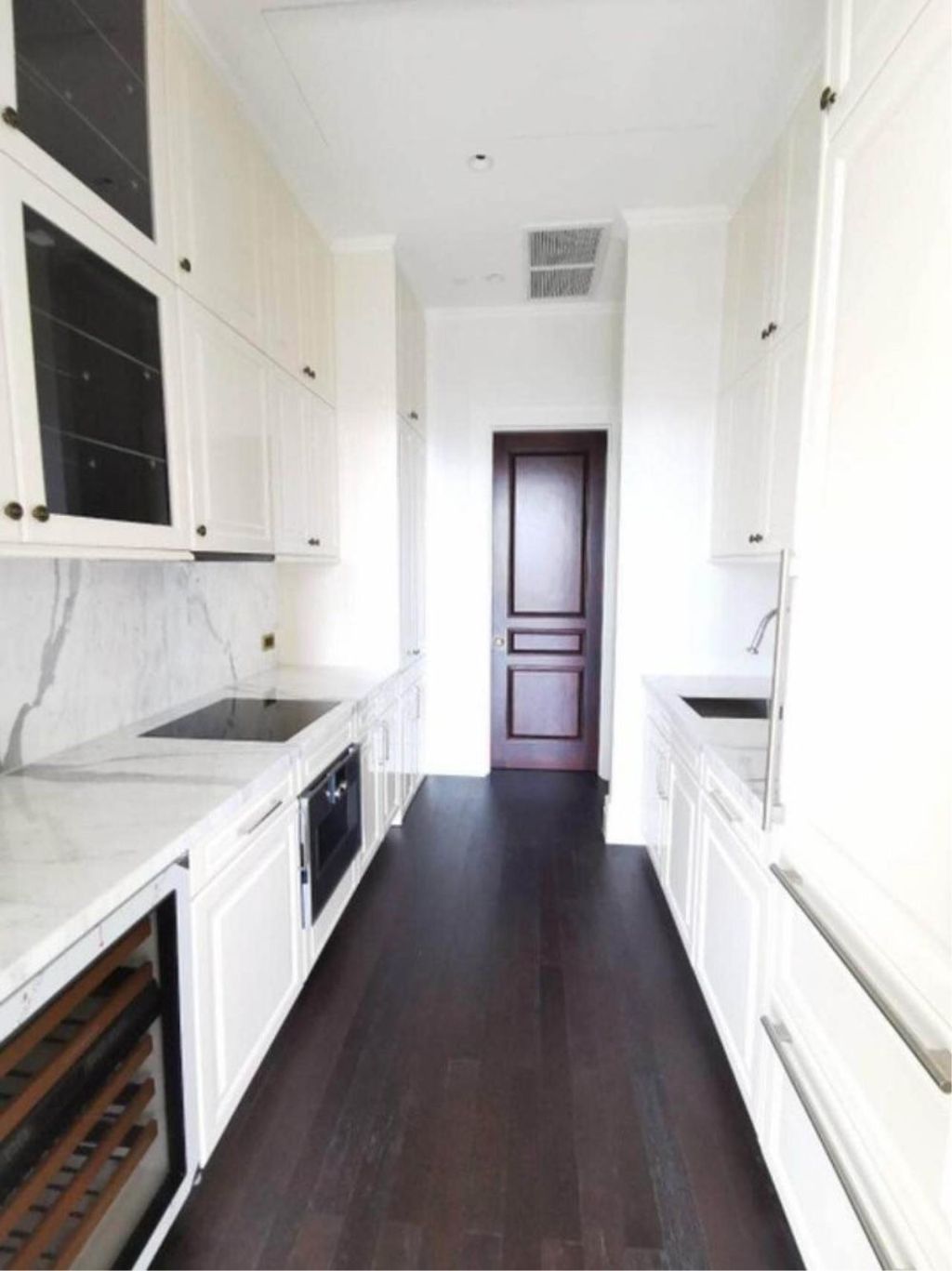 2 Bedrooms 3 Bathrooms Size 121.04sqm. 98 Wireless for Sale