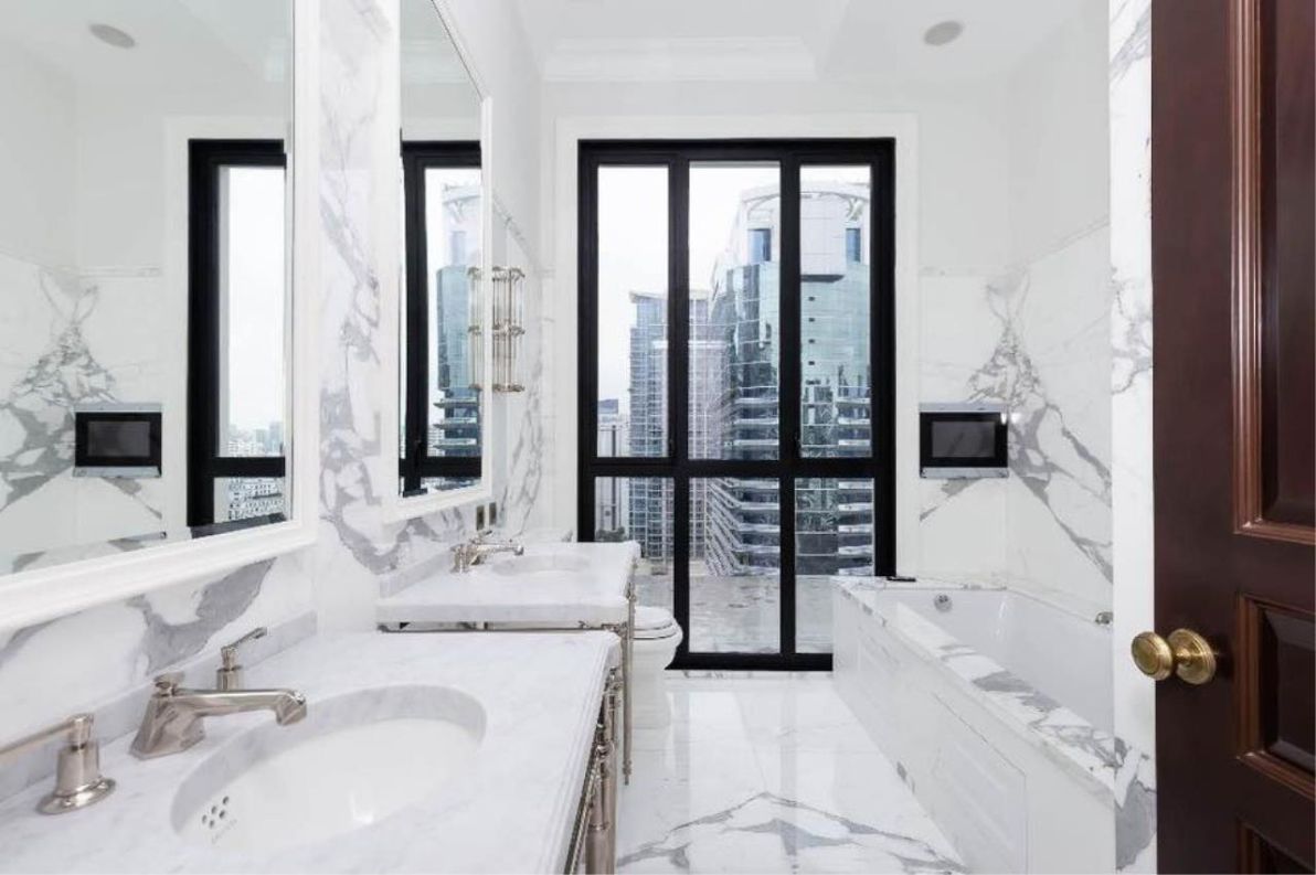 2 Bedrooms 3 Bathrooms Size 121.04sqm. 98 Wireless for Sale