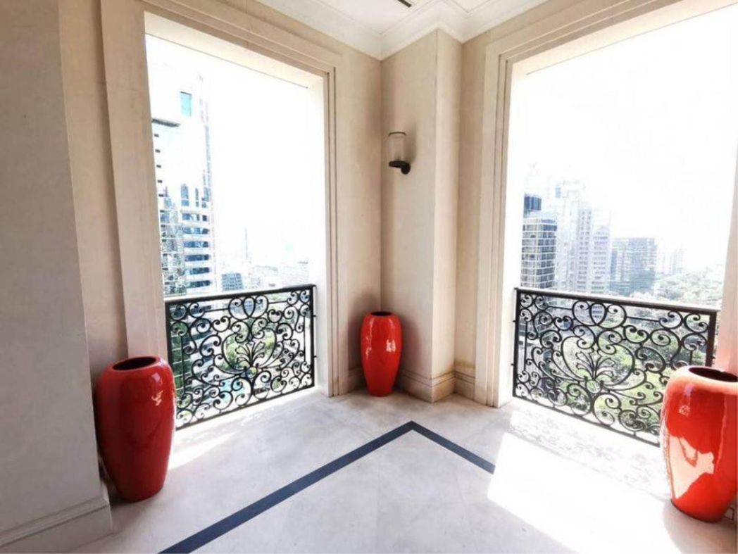 2 Bedrooms 3 Bathrooms Size 121.04sqm. 98 Wireless for Sale