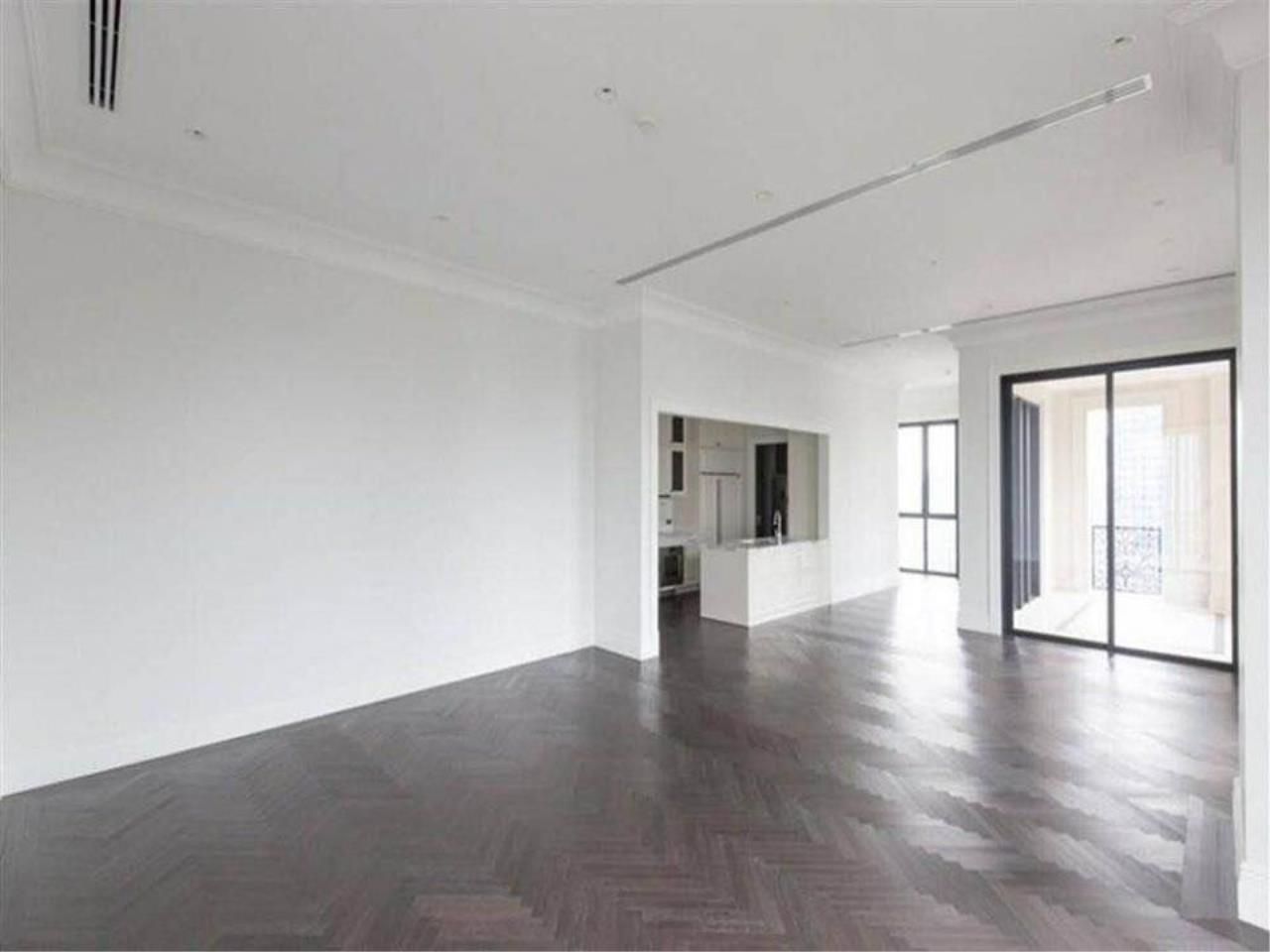 3 Bedrooms 4 Bathrooms Size 290sqm. 98 Wireless for Sale