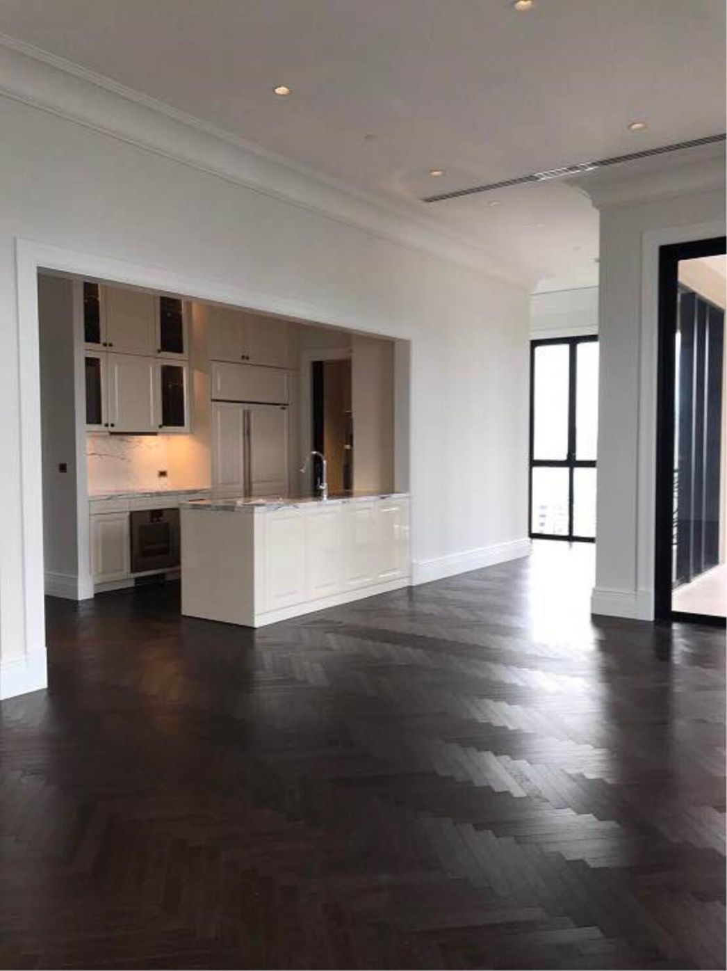 3 Bedrooms 4 Bathrooms Size 290sqm. 98 Wireless for Sale