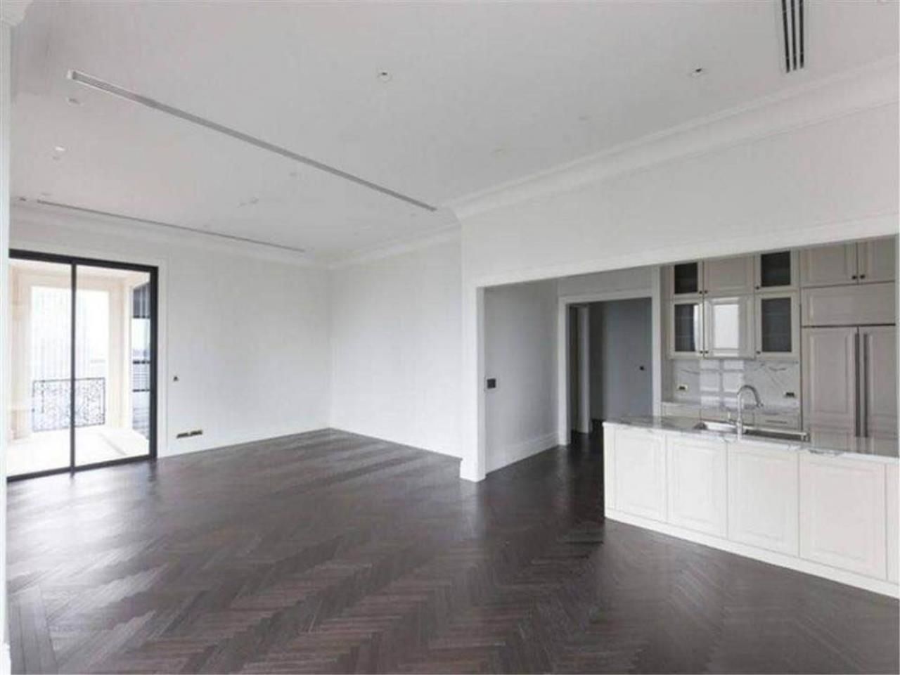3 Bedrooms 4 Bathrooms Size 290sqm. 98 Wireless for Sale