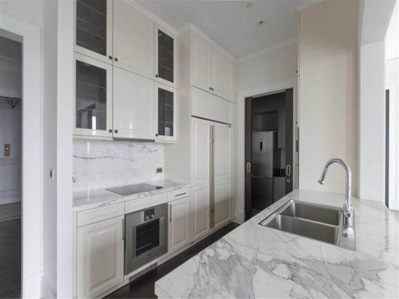 3 Bedrooms 4 Bathrooms Size 290sqm. 98 Wireless for Sale