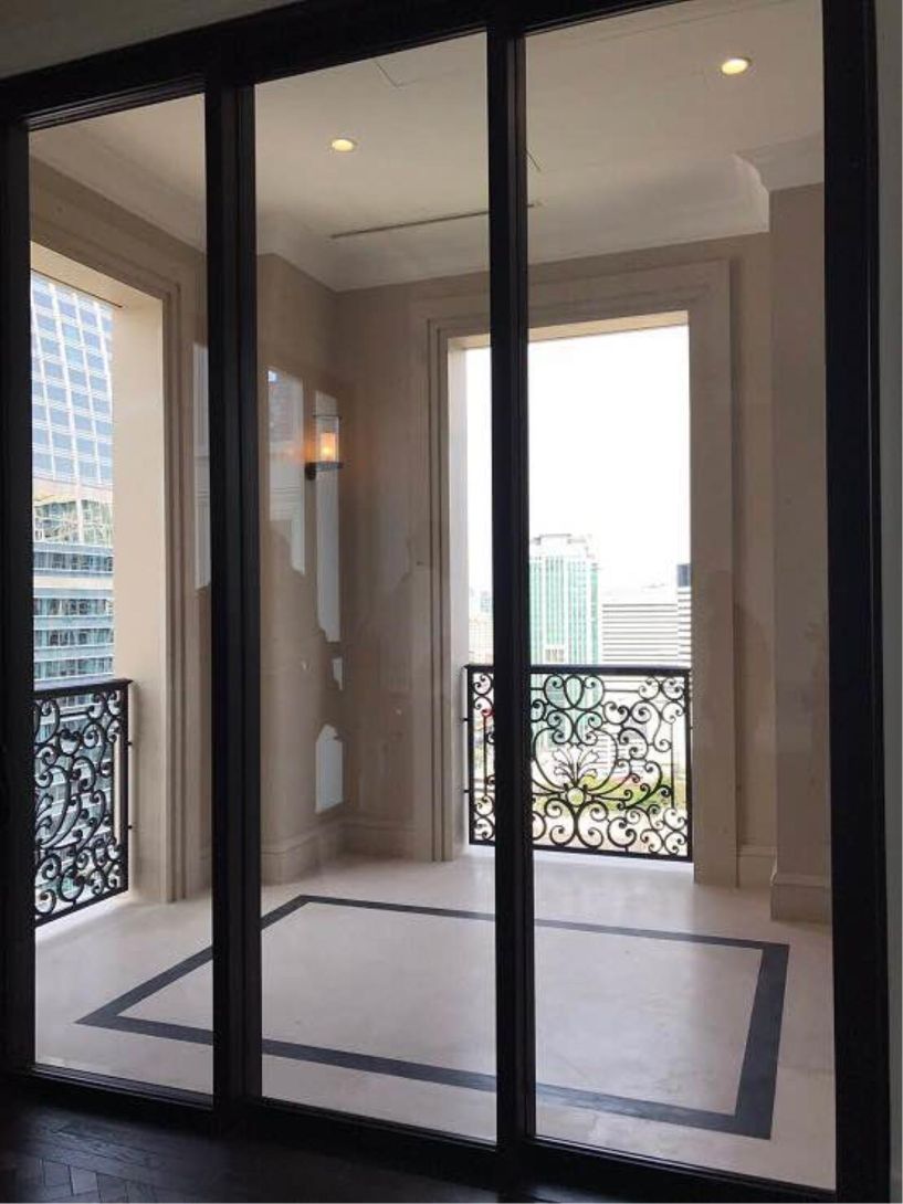 3 Bedrooms 4 Bathrooms Size 290sqm. 98 Wireless for Sale