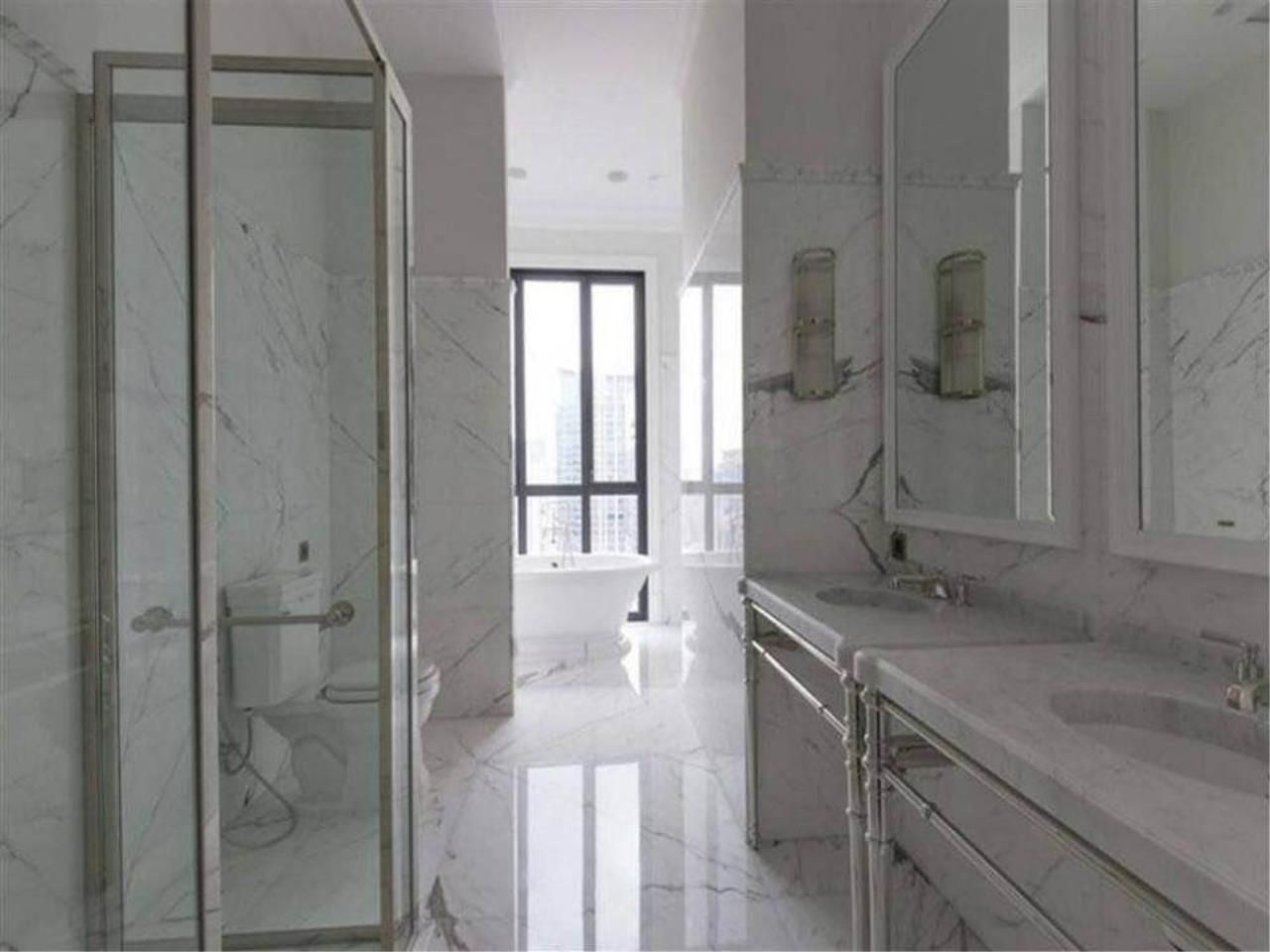 3 Bedrooms 4 Bathrooms Size 290sqm. 98 Wireless for Sale