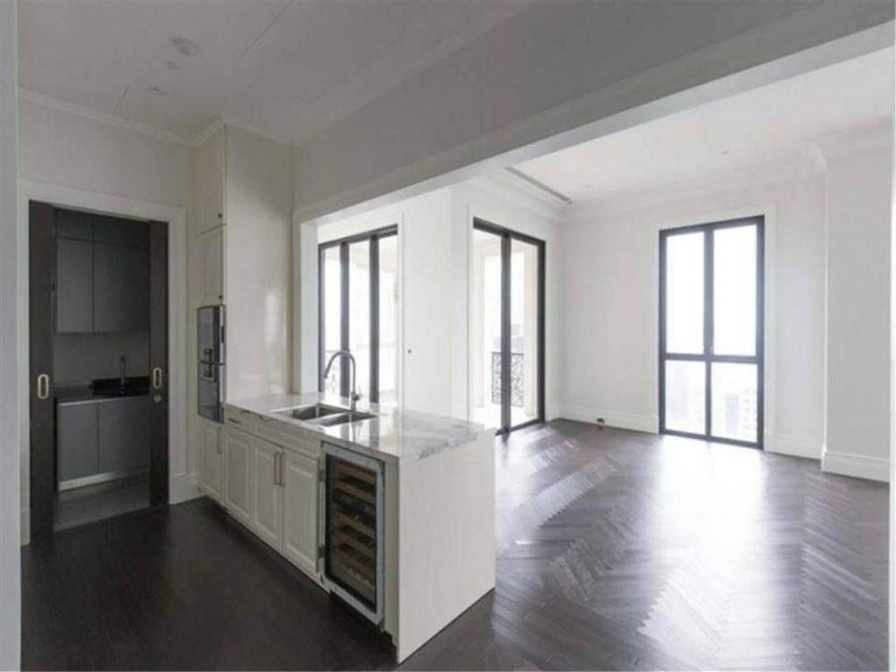 3 Bedrooms 4 Bathrooms Size 290sqm. 98 Wireless for Sale