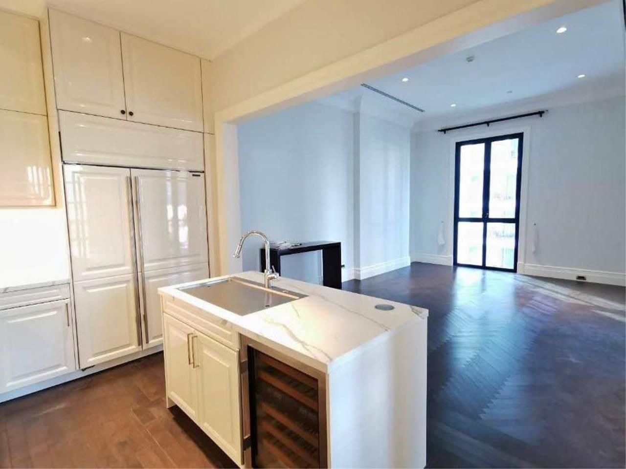 3 Bedrooms 4 Bathrooms Size 250.49sqm. 98 Wireless for Sale