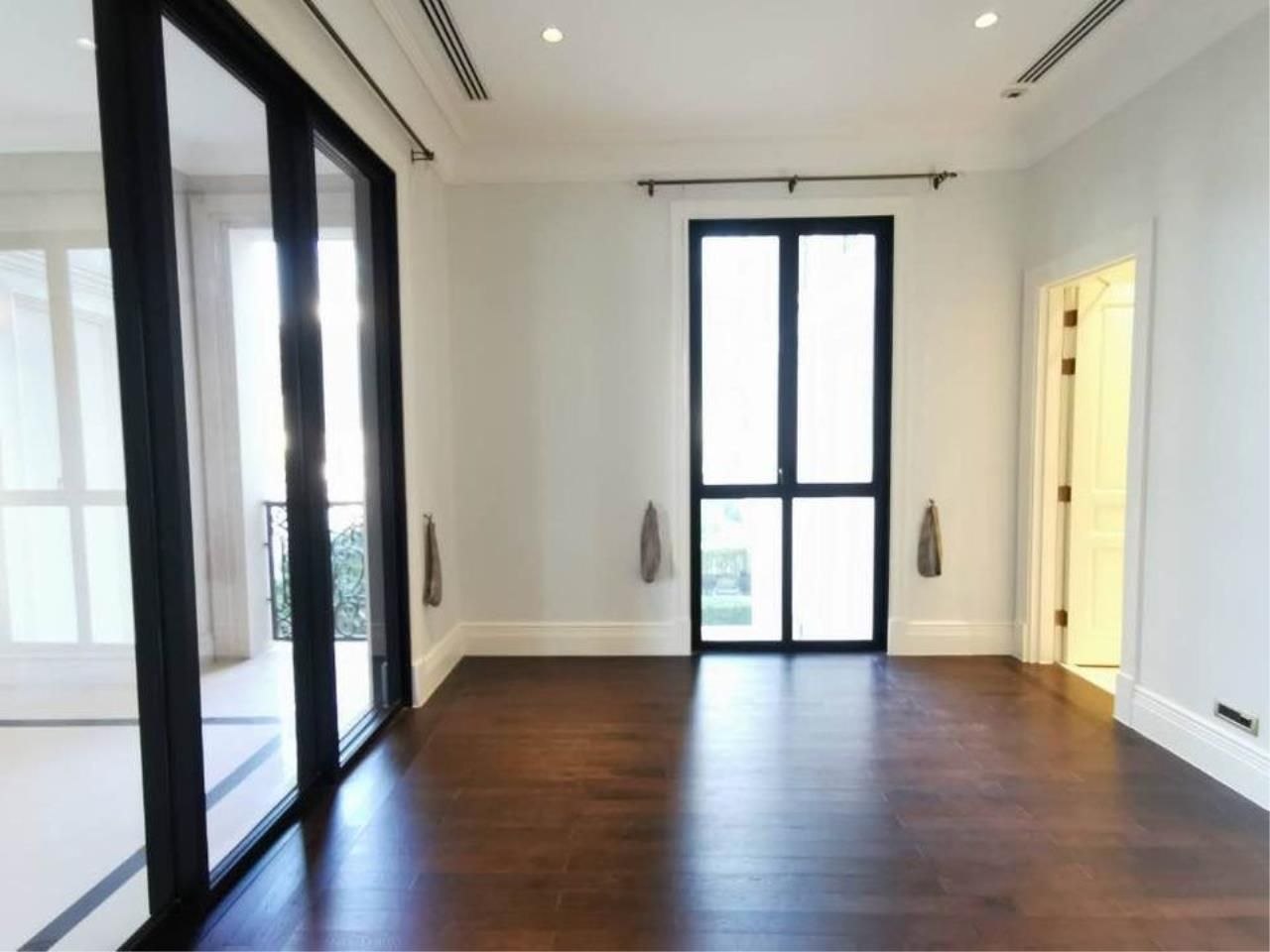 3 Bedrooms 4 Bathrooms Size 250.49sqm. 98 Wireless for Sale