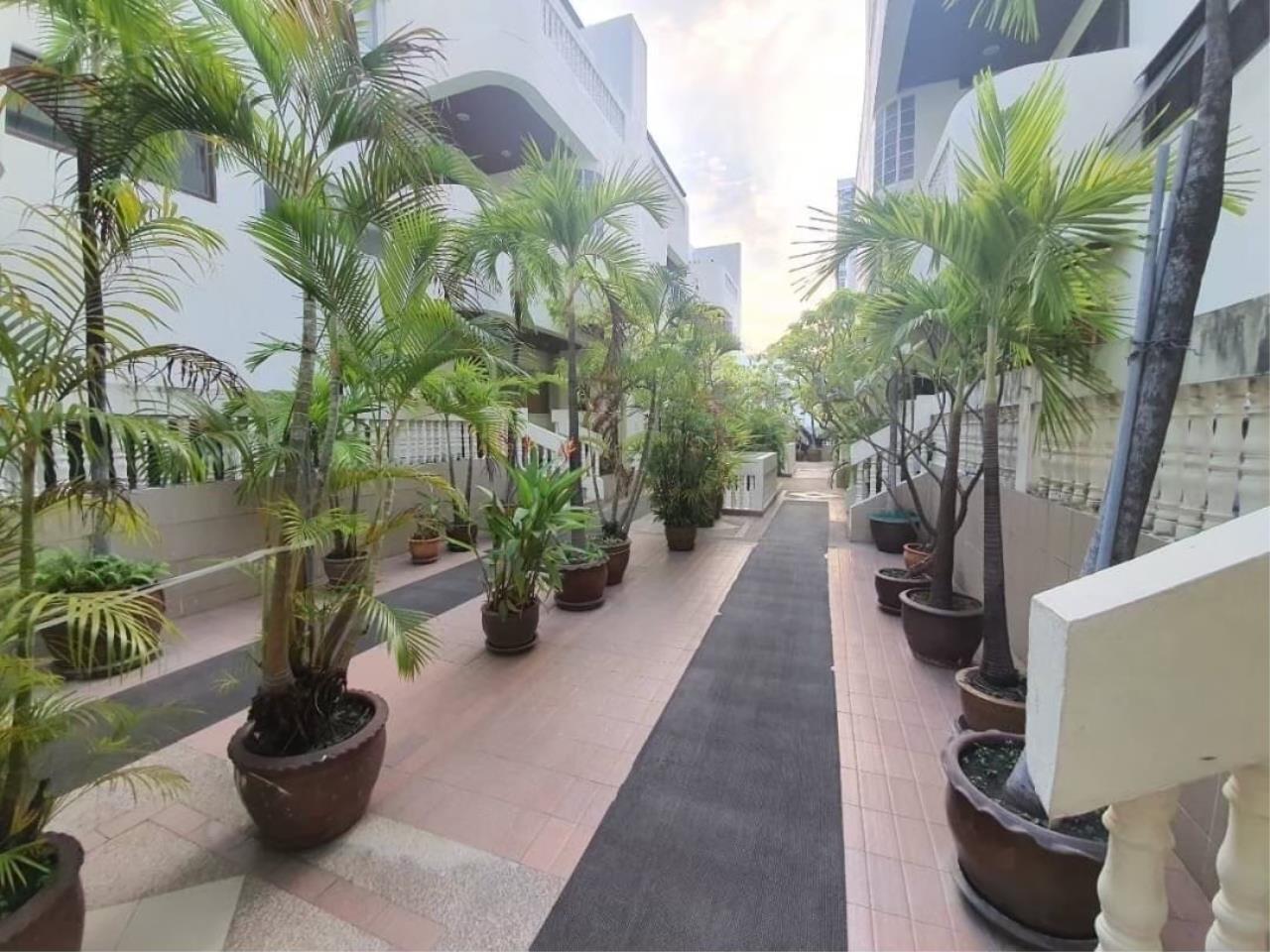 5 Bedrooms 5 Bathrooms Size 420sqm. Sangsuap Mansion for Rent
