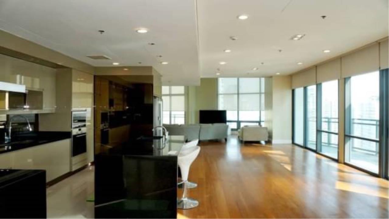 six bedrooms, six bathrooms at bright sukhumvit 24 for rent.