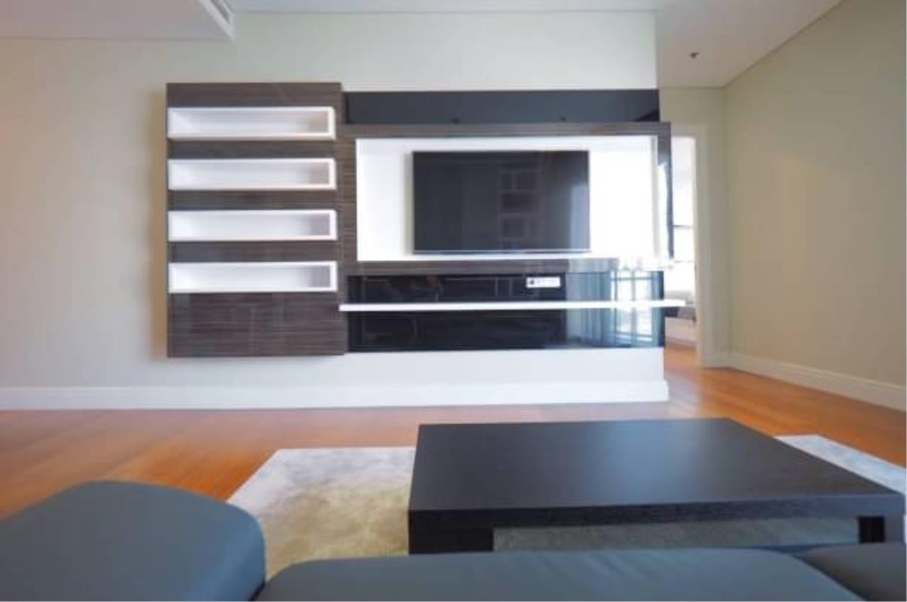 two bedrooms, two bathrooms at bright sukhumvit 24 for rent.