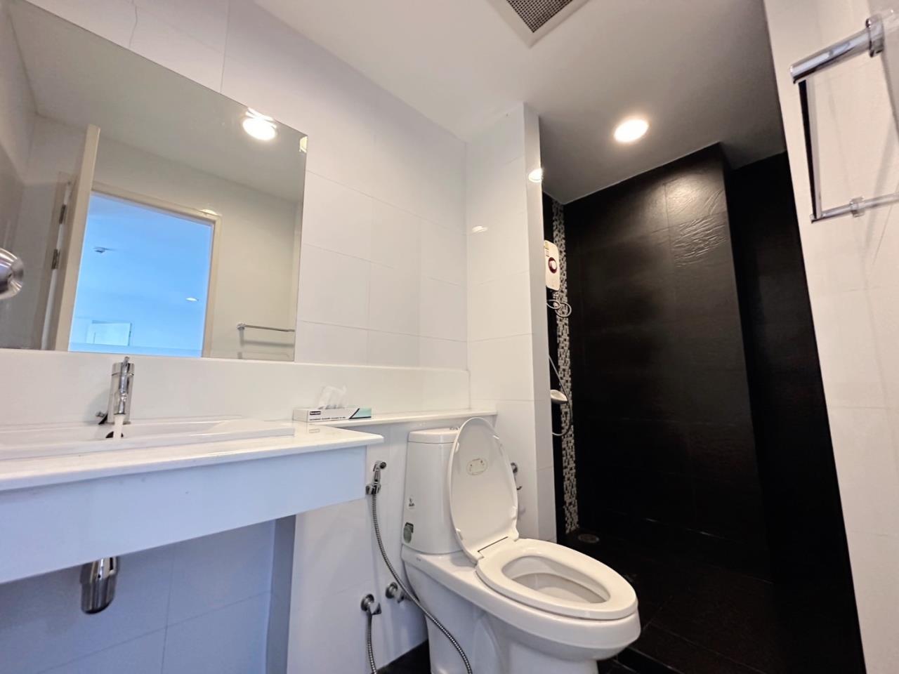 2 bedrooms 2 bathrooms at d65 condominium for rent