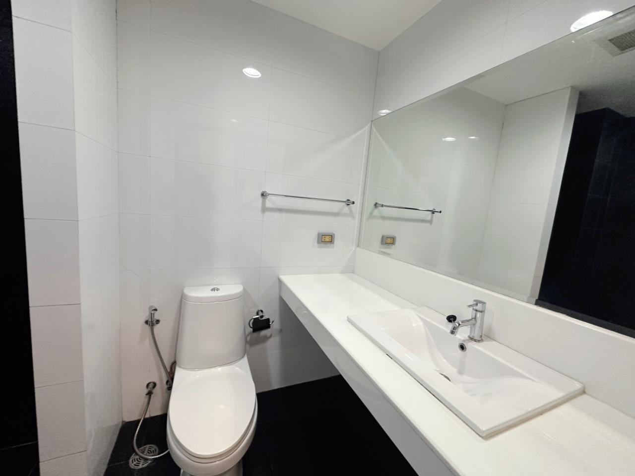 2 bedrooms 2 bathrooms at d65 condominium for rent