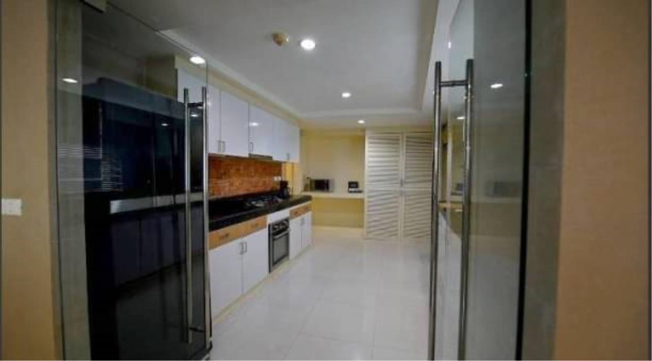 3 Bedrooms 3 Bathrooms Size 265sqm. President Park Sukhumvit 24 for Sale 22mTHB