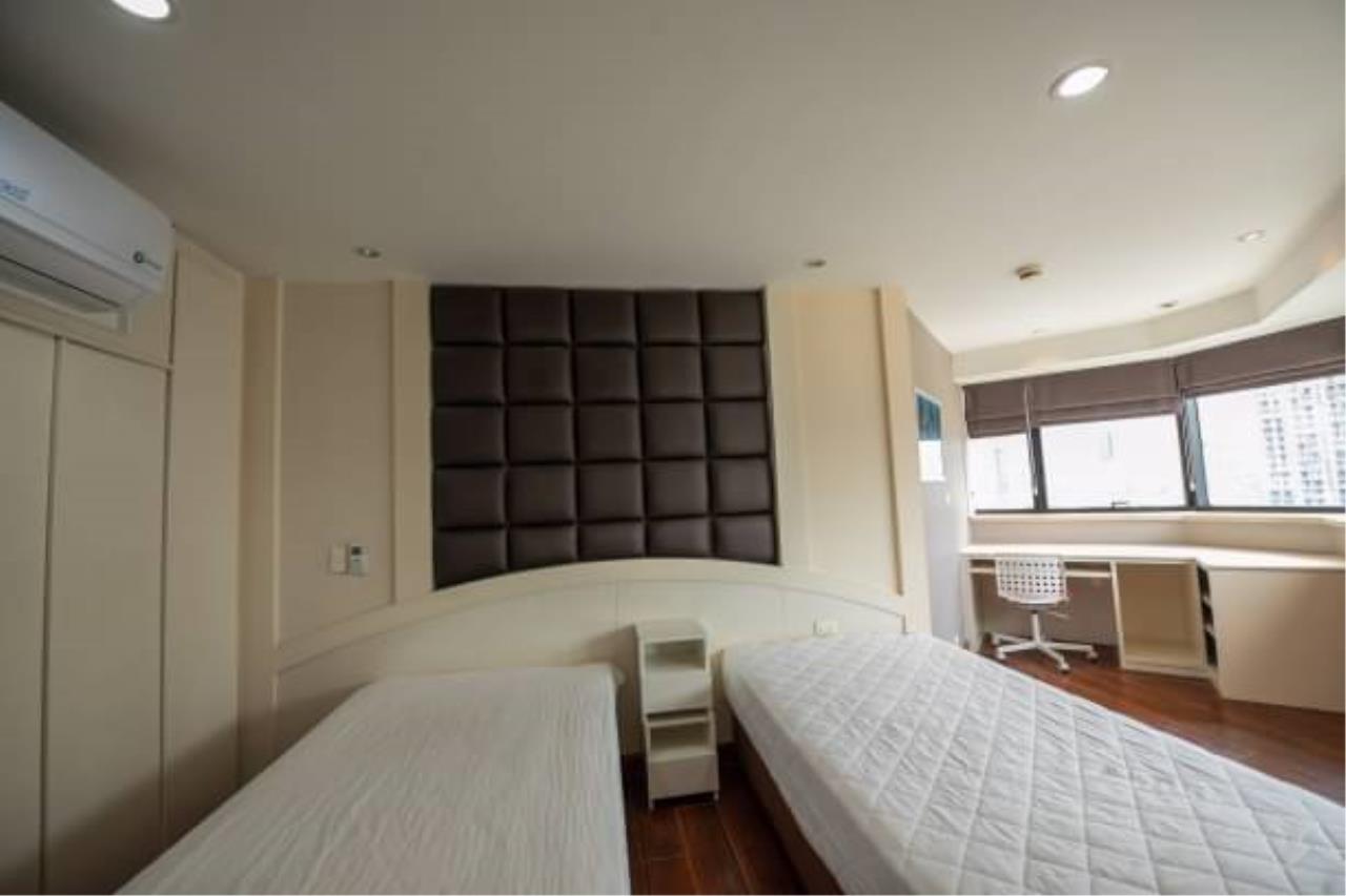 3 Bedrooms 3 Bathrooms Size 265sqm. President Park Sukhumvit 24 for Sale 22mTHB