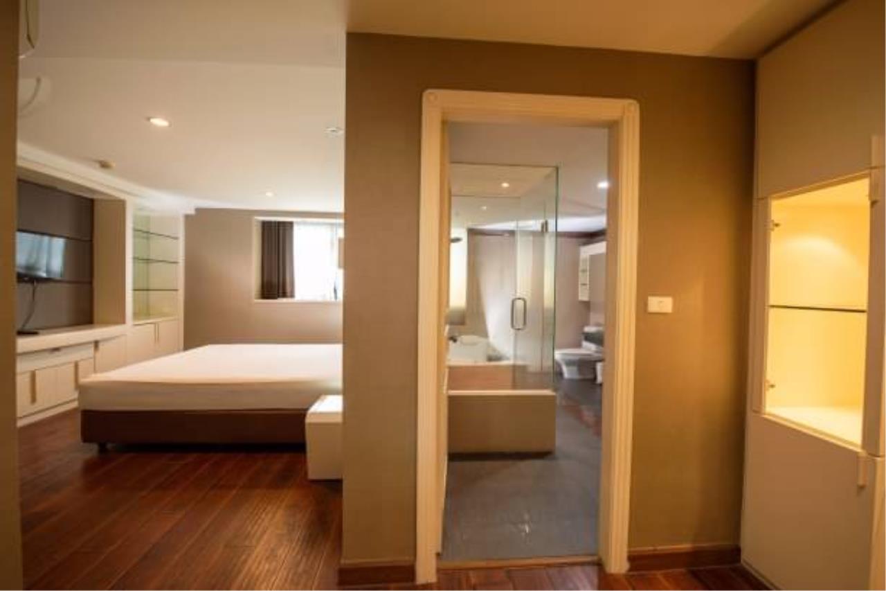 3 Bedrooms 3 Bathrooms Size 265sqm. President Park Sukhumvit 24 for Sale 22mTHB