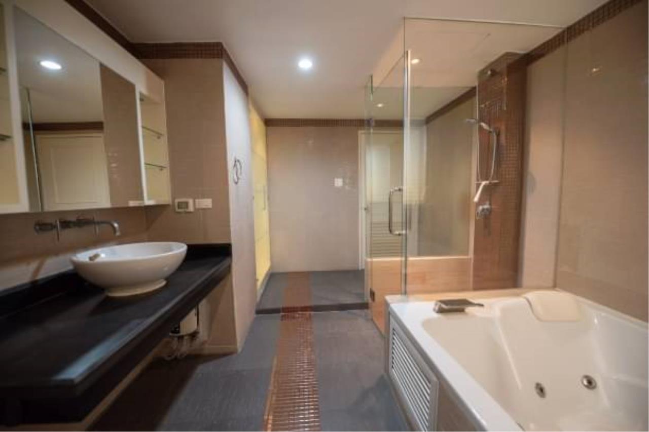 3 Bedrooms 3 Bathrooms Size 265sqm. President Park Sukhumvit 24 for Sale 22mTHB