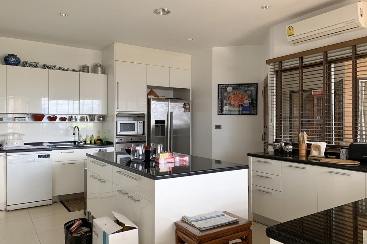 3 bedrooms 4 bathrooms at the lofts ekkamai for sale