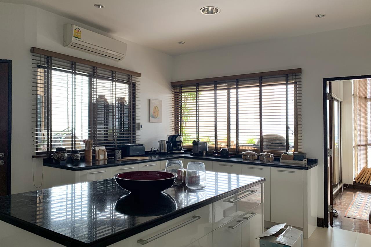 3 bedrooms 4 bathrooms at the lofts ekkamai for sale