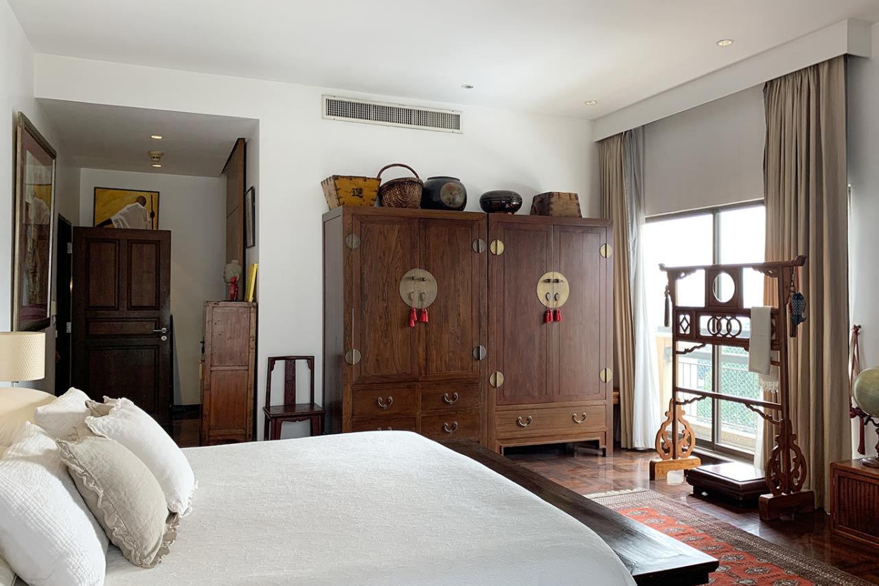 3 Bedrooms 4 Bathrooms Size 326sqm. The Lofts Ekkamai for Sale 37.5mTHB