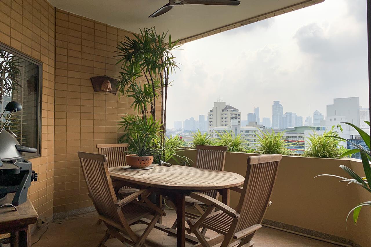 3 bedrooms 4 bathrooms at the lofts ekkamai for sale