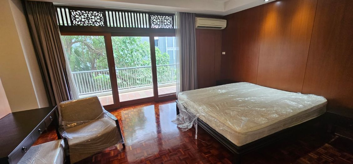 4 bedrooms, 4 Bathrooms 295sqm Niti Court - Nanglinchee Soi 2 For Rent