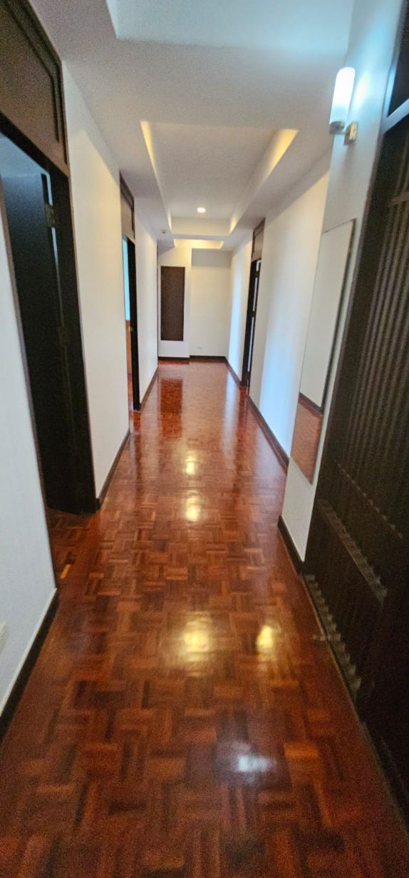 4 bedrooms, 4 Bathrooms 295sqm Niti Court - Nanglinchee Soi 2 For Rent