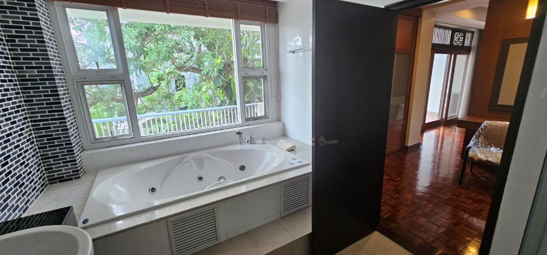 4 bedrooms, 4 Bathrooms 295sqm Niti Court - Nanglinchee Soi 2 For Rent