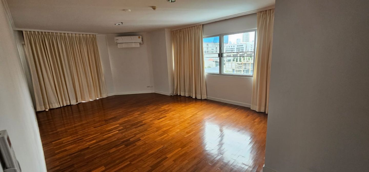 3 Bedroom, 1 Bathroom 295sqm Baan Suan Plu For Rent 95000THB/Month