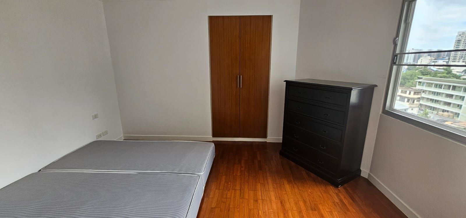 3 Bedroom, 1 Bathroom 295sqm Baan Suan Plu For Rent
