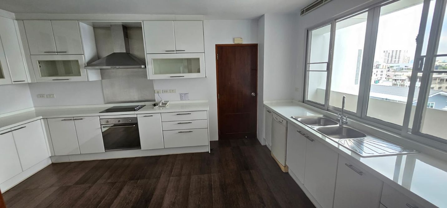 3 Bedroom, 1 Bathroom 295sqm Baan Suan Plu For Rent