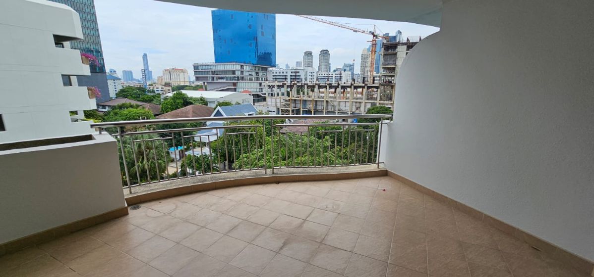 3 Bedroom, 1 Bathroom 295sqm Baan Suan Plu For Rent
