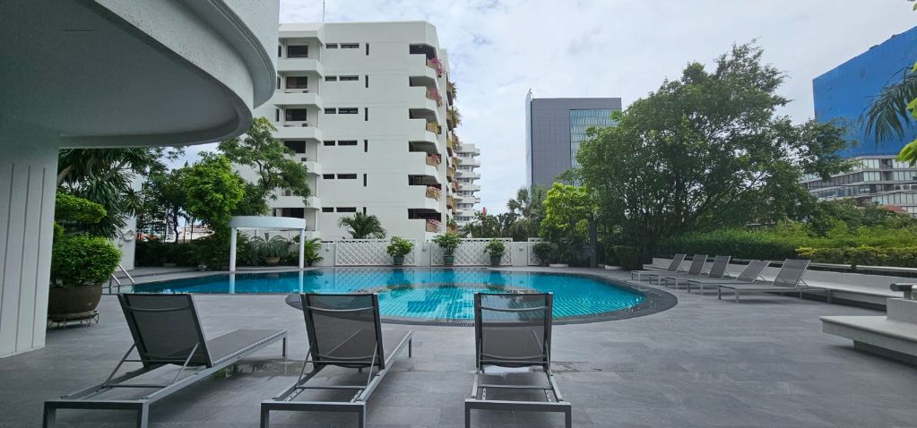 3 Bedroom, 1 Bathroom 295sqm Baan Suan Plu For Rent