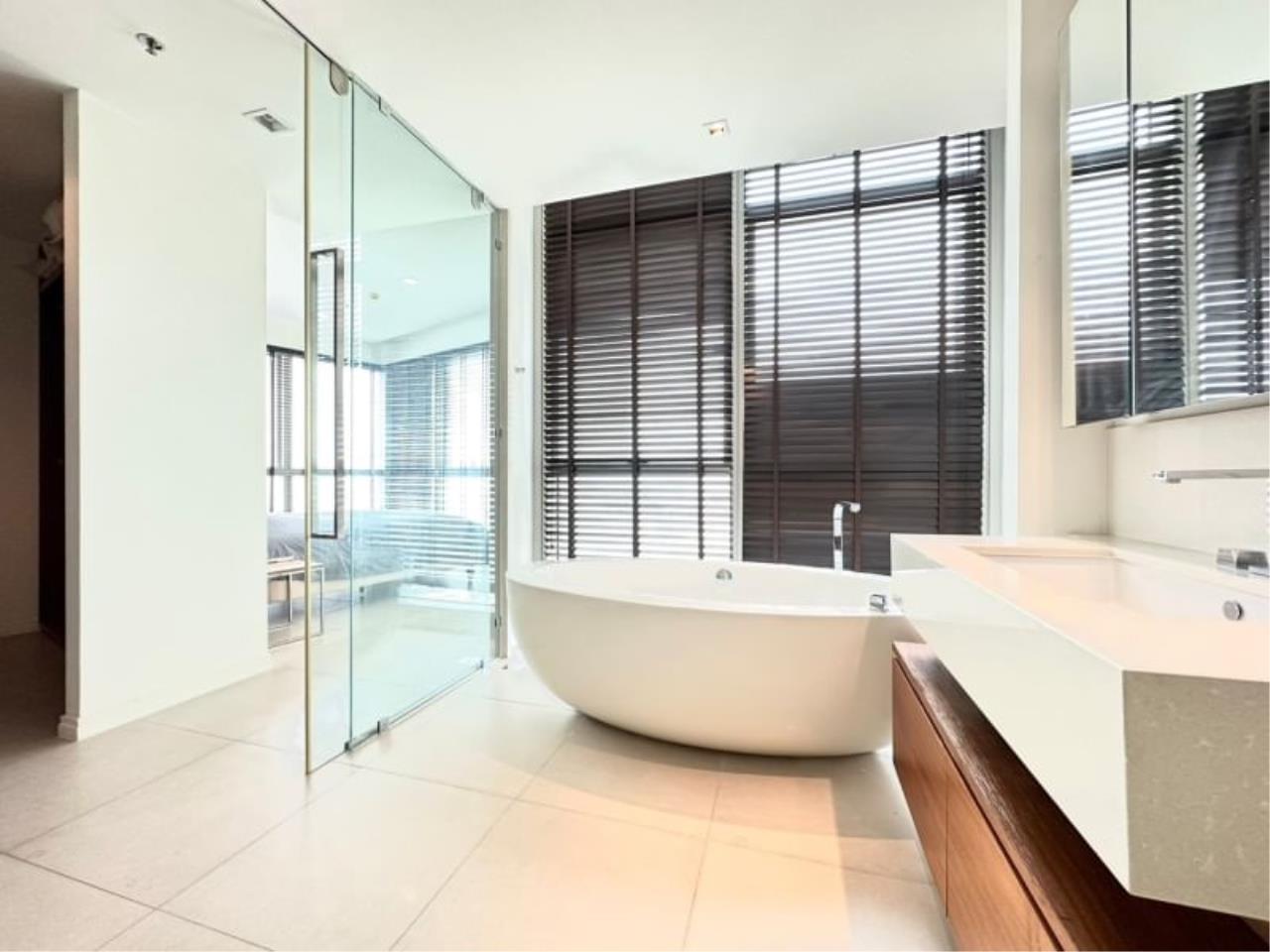 3 bedrooms 3 bathrooms the river for sale
