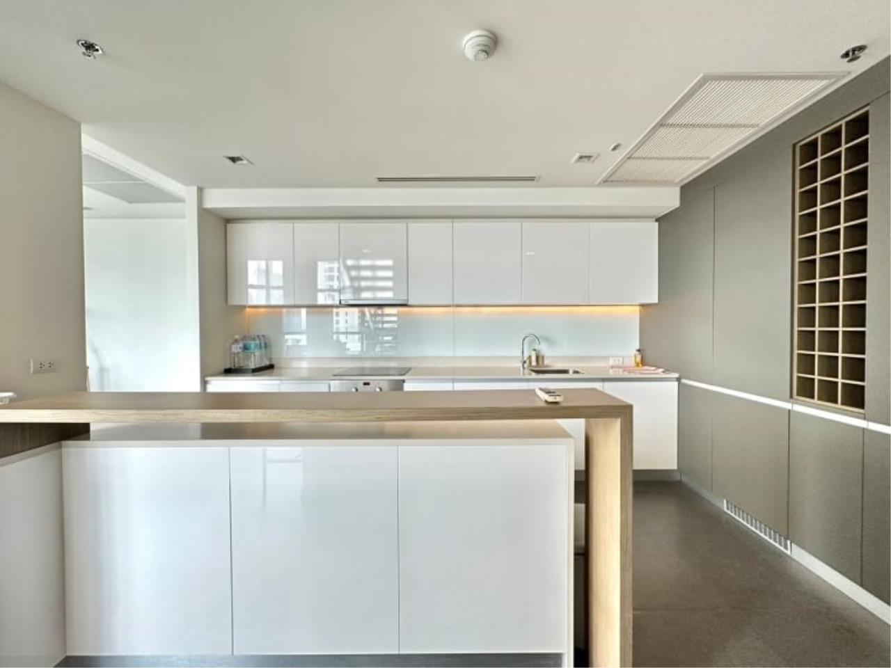 4 bedrooms 4 bathrooms the river for sale