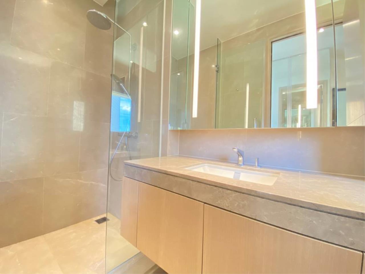 3 Bedrooms 3 Bathrooms Size 144sqm Magnolias Waterfront Residences for Rent 150,000 THB