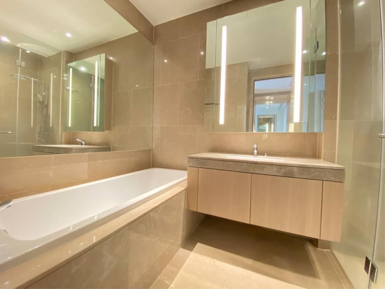 3 Bedrooms 3 Bathrooms Size 144sqm Magnolias Waterfront Residences for Rent 150,000 THB