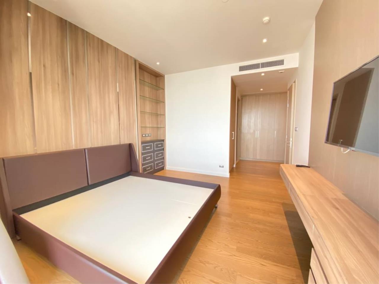 3 Bedrooms 3 Bathrooms Size 144sqm Magnolias Waterfront Residences for Rent 150,000 THB