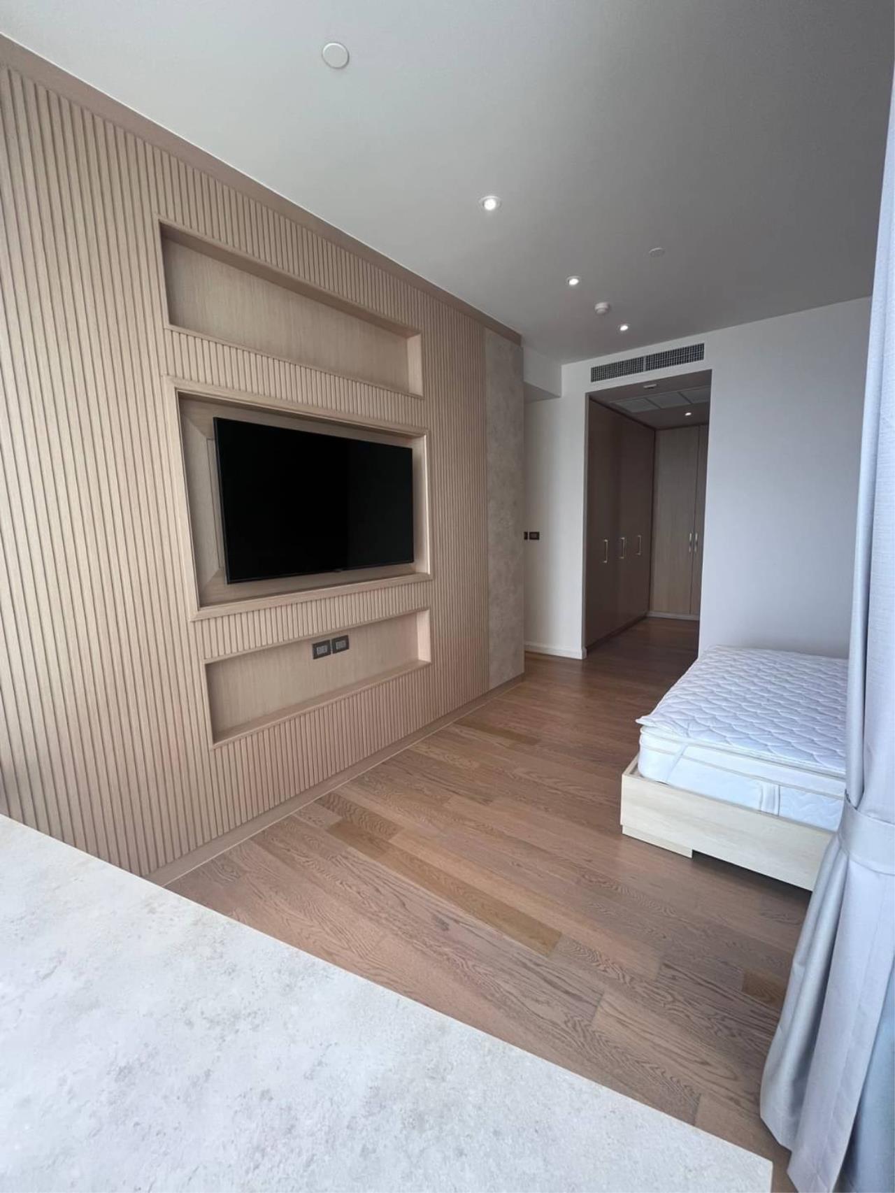 4 Bedrooms 4 Bathrooms Size 174.33sqm. Magnolias Waterfront for Rent 180,000 THB