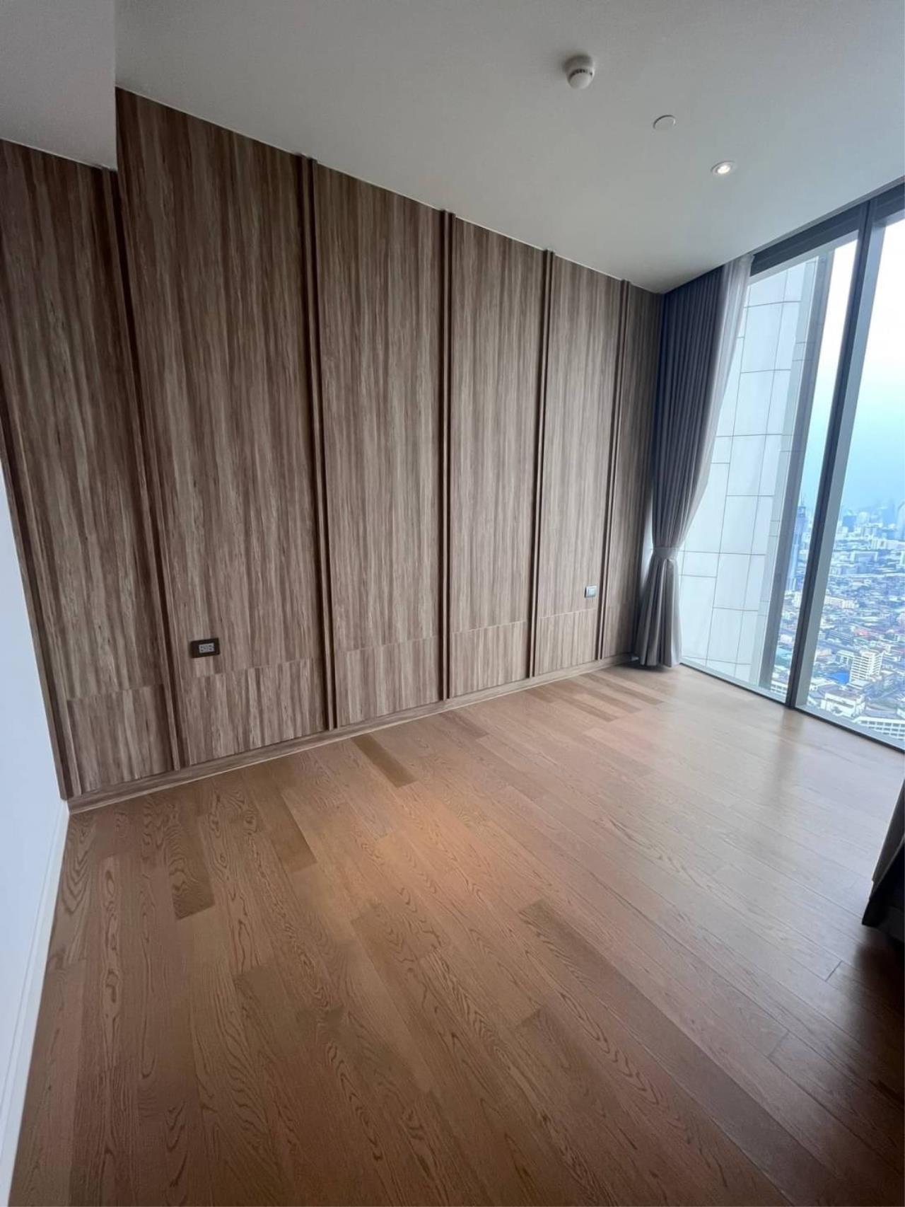 4 Bedrooms 4 Bathrooms Size 174.33sqm. Magnolias Waterfront for Rent 180,000 THB