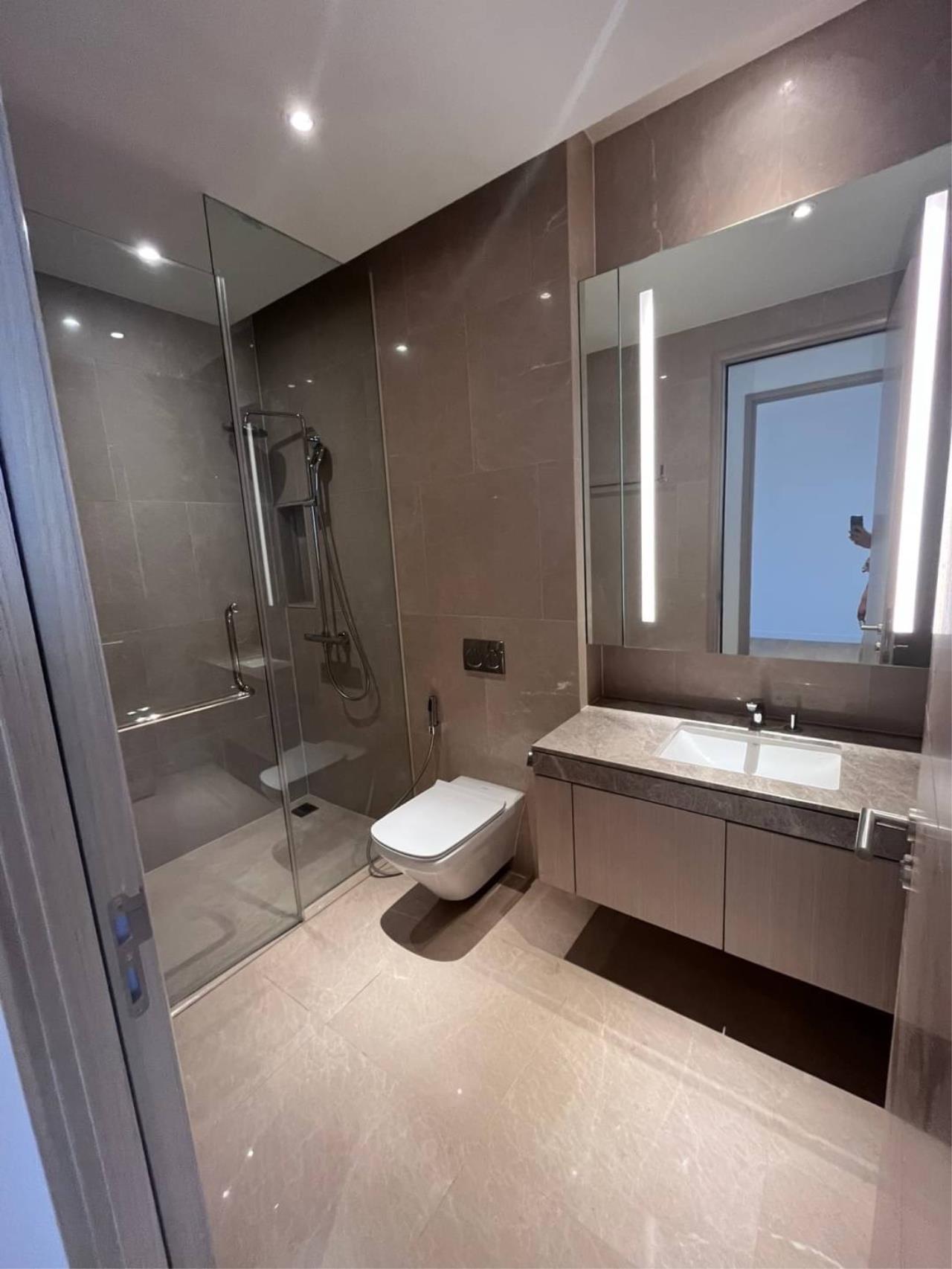 4 Bedrooms 4 Bathrooms Size 174.33sqm. Magnolias Waterfront for Rent 180,000 THB