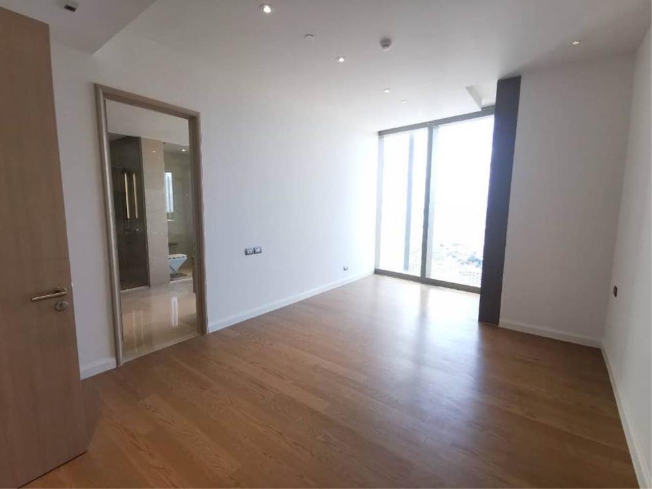5 Bedrooms 5 Bathrooms Size 300.86sqm. Magnolias Waterfront Residences for Sale 133,500,000 THB