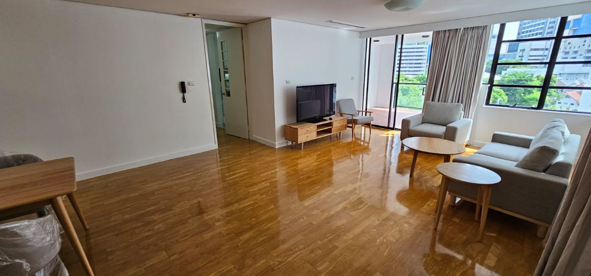 3 bedrooms, 1 Bathroom 150sqm Tipamas Suites For Rent
