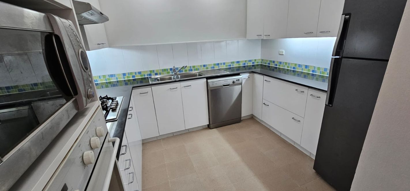 3 bedrooms, 1 Bathroom 150sqm Tipamas Suites For Rent