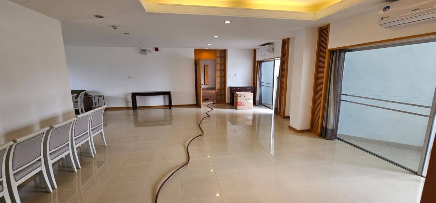 3 Bedrooms, 3 Bathrooms + Maid Quarter 9th Floor 250sqm Esmeralda Apartments For Rent